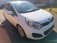 Second-hand Kia Rio Edition 7 86 CP (63 kW) 2012 Alb Berlinǎ