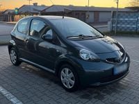 Używany Toyota Aygo 68 KM (50 kW) 2005 Szary Hatchback