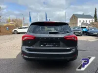 Gebraucht Ford Focus Titanium 125 PS (91 kW) 2018 Grau Kombi