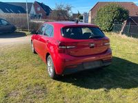Gebraucht Kia Rio 99 PS (72 kW) 2019 Rot Limousine