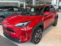 Neu Toyota Yaris Cross 131 PS (96 kW) 2026 Rot SUV
