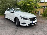Gebraucht Mercedes A180 122 PS (89 kW) 2014 Weiß Limousine