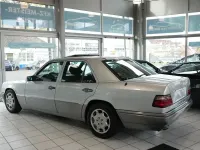 Gebraucht Mercedes E280 193 PS (141 kW) 1994 Silber Limousine