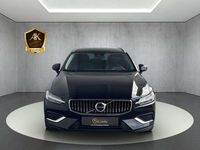 Gebraucht Volvo V60 Plus 197 PS (144 kW) 2023 Onyx black / metallic Kombi
