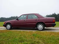 Gebraucht Mercedes E230 132 PS (97 kW) 1991 Rot Limousine