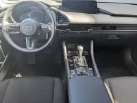 Neu Mazda 3 Exclusive 140 PS (102 kW) 2026 Weiß Limousine
