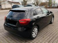 Gebraucht Mercedes A180 122 PS (89 kW) 2016 Schwarz Kleinwagen