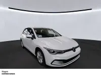 Gebraucht VW Golf VIII Life 131 PS (96 kW) 2023 Weiss Limousine