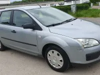 Gebraucht Ford Focus Trend 101 PS (74 kW) 2005 Silber Limousine