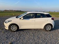 Gebraucht Hyundai i20 Trend 90 PS (66 kW) 2015 Weiß Kleinwagen