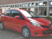 Gebraucht Toyota Yaris 99 PS (72 kW) 2012 Rot Kleinwagen