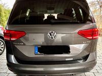 Gebraucht VW Touran Highline 150 PS (110 kW) 2017 Grau Van / Kleinbus
