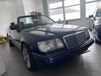 Gebraucht Mercedes E200 Edition 136 PS (100 kW) 1996 Blau Cabrio