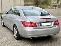 Gebraucht Mercedes E250 204 PS (150 kW) 2011 Silber Coupé