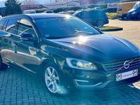 Gebraucht Volvo V60 Momentum 181 PS (133 kW) 2015 Schwarz Kombi