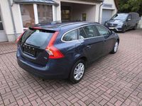 Gebraucht Volvo V60 179 PS (131 kW) 2012 Blau Kombi