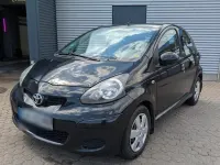 Gebraucht Toyota Aygo 68 PS (50 kW) 2012 Schwarz Kleinwagen