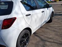 Gebraucht Toyota Yaris 45 PS (33 kW) 2015 Weiß Kleinwagen