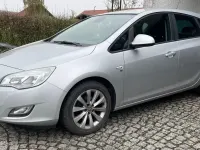 Gebraucht Opel Astra 140 PS (102 kW) 2012 Limousine