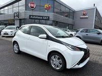 Gebraucht Toyota Aygo X-play 69 PS (50 kW) 2016 Weiß Kleinwagen