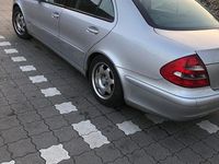 Gebraucht Mercedes E220 Classic 150 PS (110 kW) 2002 Silber Limousine