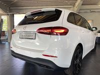 Gebraucht Mercedes B200 163 PS (119 kW) 2024 Weiß Kleinwagen