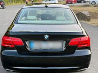 Gebraucht BMW 320 170 PS (125 kW) 2010 Schwarz Coupé