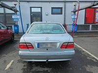 Gebraucht Mercedes E220 150 PS (110 kW) 2000 Silber Limousine