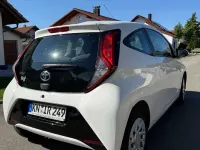 Gebraucht Toyota Aygo Play 72 PS (52 kW) 2018 Weiß Kleinwagen