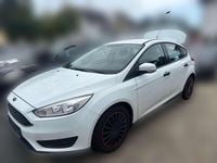 Gebraucht Ford Focus Ambiente 101 PS (74 kW) 2016 Weiß Kleinwagen