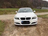 Gebraucht BMW 320 170 PS (125 kW) 2009 Weiß Limousine