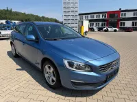 Gebraucht Volvo V60 Kinetic 114 PS (83 kW) 2015 Power blue / metallic Kombi