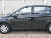 Gebraucht Hyundai i20 80 PS (58 kW) 2013 Schwarz Kleinwagen