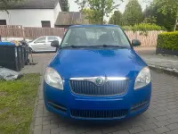 Używany Skoda Fabia 69 KM (50 kW) 2009 Niebieski Sedan/Limuzyna