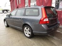 Gebraucht Volvo V70 Momentum 185 PS (136 kW) 2010 Andere farbe metallic Kombi