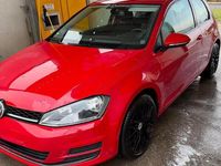 Gebraucht VW Golf VII Trendline 86 PS (63 kW) 2015 Rot Limousine
