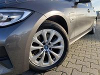 Gebraucht BMW 320e Advantage 204 PS (150 kW) 2022 Grau Kombi