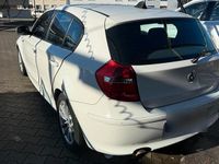 Gebraucht BMW 116 122 PS (89 kW) 2011 Weiß Kleinwagen