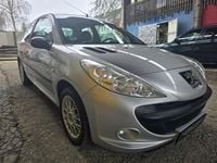 Gebraucht Peugeot 206 60 PS (44 kW) 2010 Silberpolar Kleinwagen
