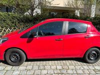 Gebraucht Toyota Yaris 69 PS (50 kW) 2015 Rot Kleinwagen