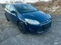 Usado Ford Focus 100 CV (73 kW) 2013 Azul Familiar