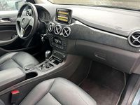Gebraucht Mercedes B200 156 PS (114 kW) 2012 Universumblau Van / Kleinbus