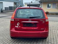 Gebraucht Hyundai i30 90 PS (66 kW) 2012 Rot Kombi