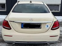 Gebraucht Mercedes E220 194 PS (142 kW) 2017 Beige Limousine