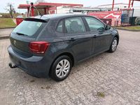 Gebraucht VW Polo 65 PS (47 kW) 2018 Grau Kleinwagen