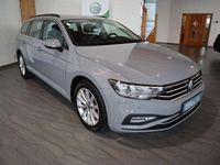 Gebraucht VW Passat 122 PS (89 kW) 2023 Grau Kombi