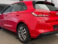 Gebraucht Hyundai i30 140 PS (102 kW) 2018 Rot Limousine