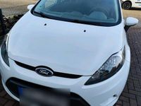 Gebraucht Ford Fiesta 60 PS (44 kW) 2010 Weiß Kleinwagen