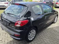 Gebraucht Peugeot 206+ Basis 75 PS (55 kW) 2009 Noir perla nera Kleinwagen