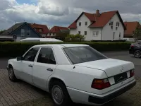 Gebraucht Mercedes E230 130 PS (95 kW) 1991 Weiß Limousine